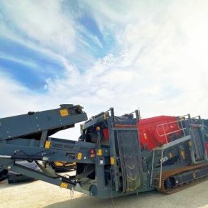 foto 25.7t sortyrowka 300t/h mobil Maximus 512S / RubbleMaster HS5000 M